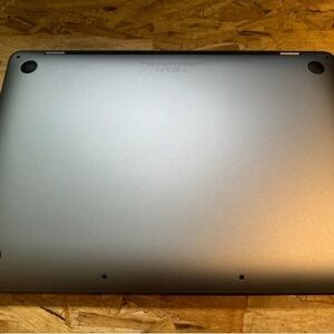 Macbook Pro (2022) M2 - 13'' - 8GB Ram - 256GB SSD